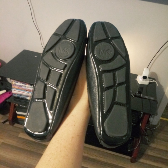 Black Flats - Picture 2 of 5